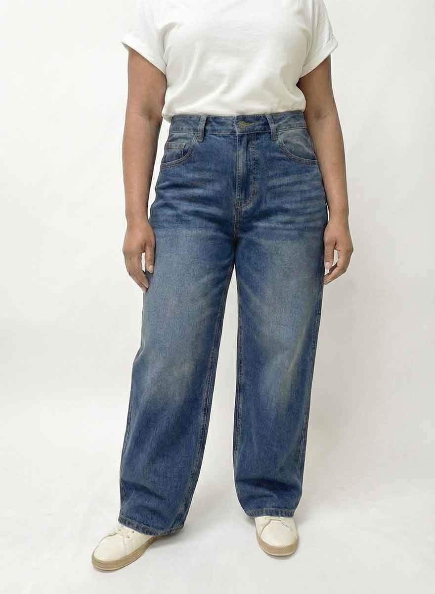 high_waisted_wide_leg_jeans_pocket_and_purpose_blue_large_front_view_of_jeans_wide_view